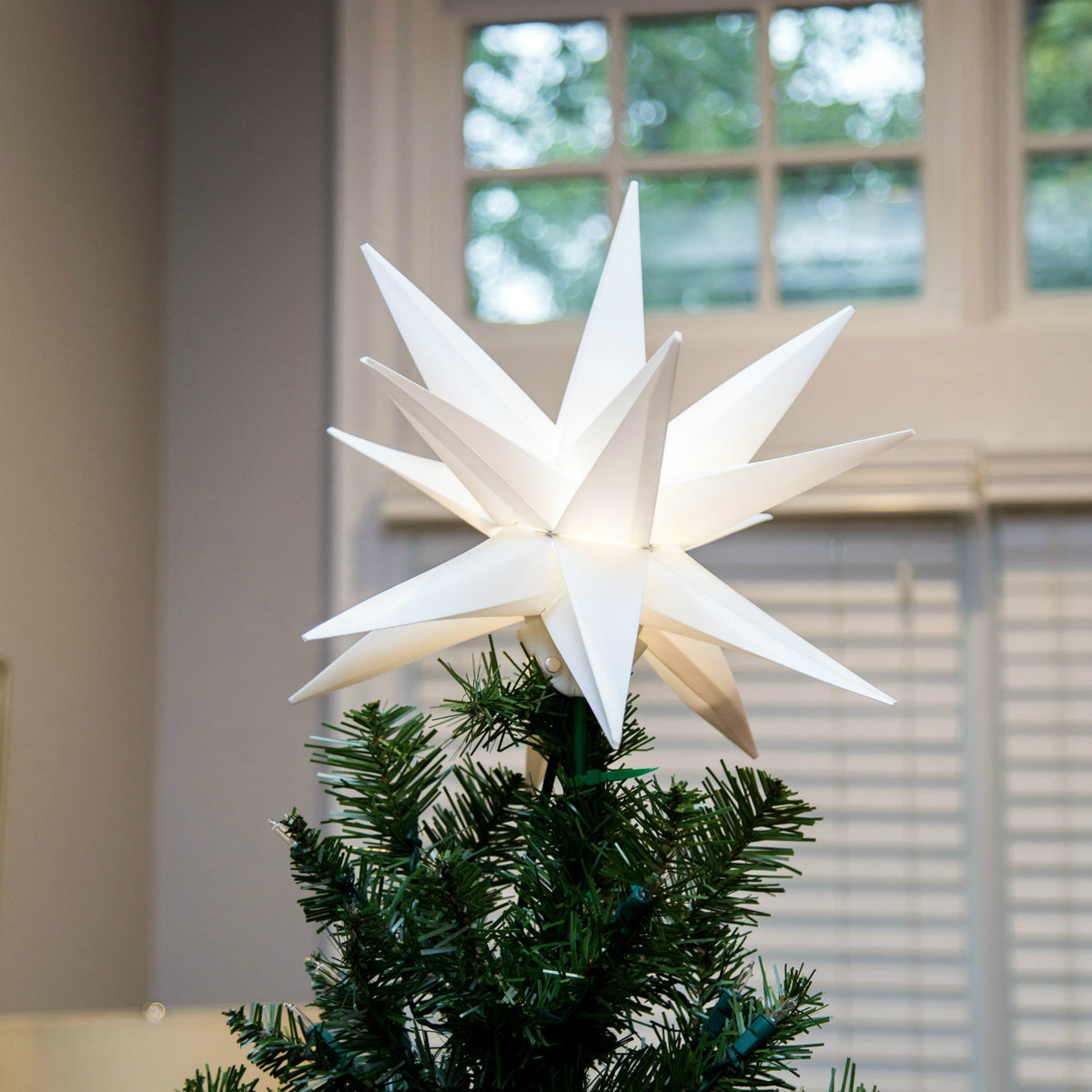 Battery operated moravian star light outlet